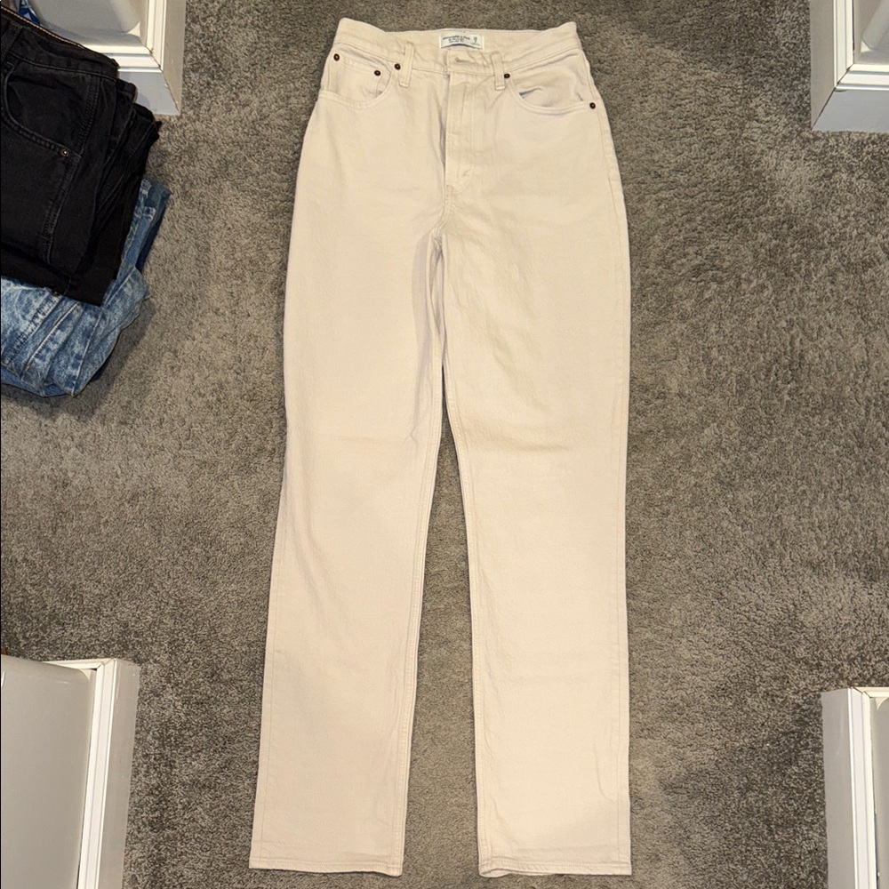 Abercrombie & Fitch Women's 90’s Straight Leg Jean